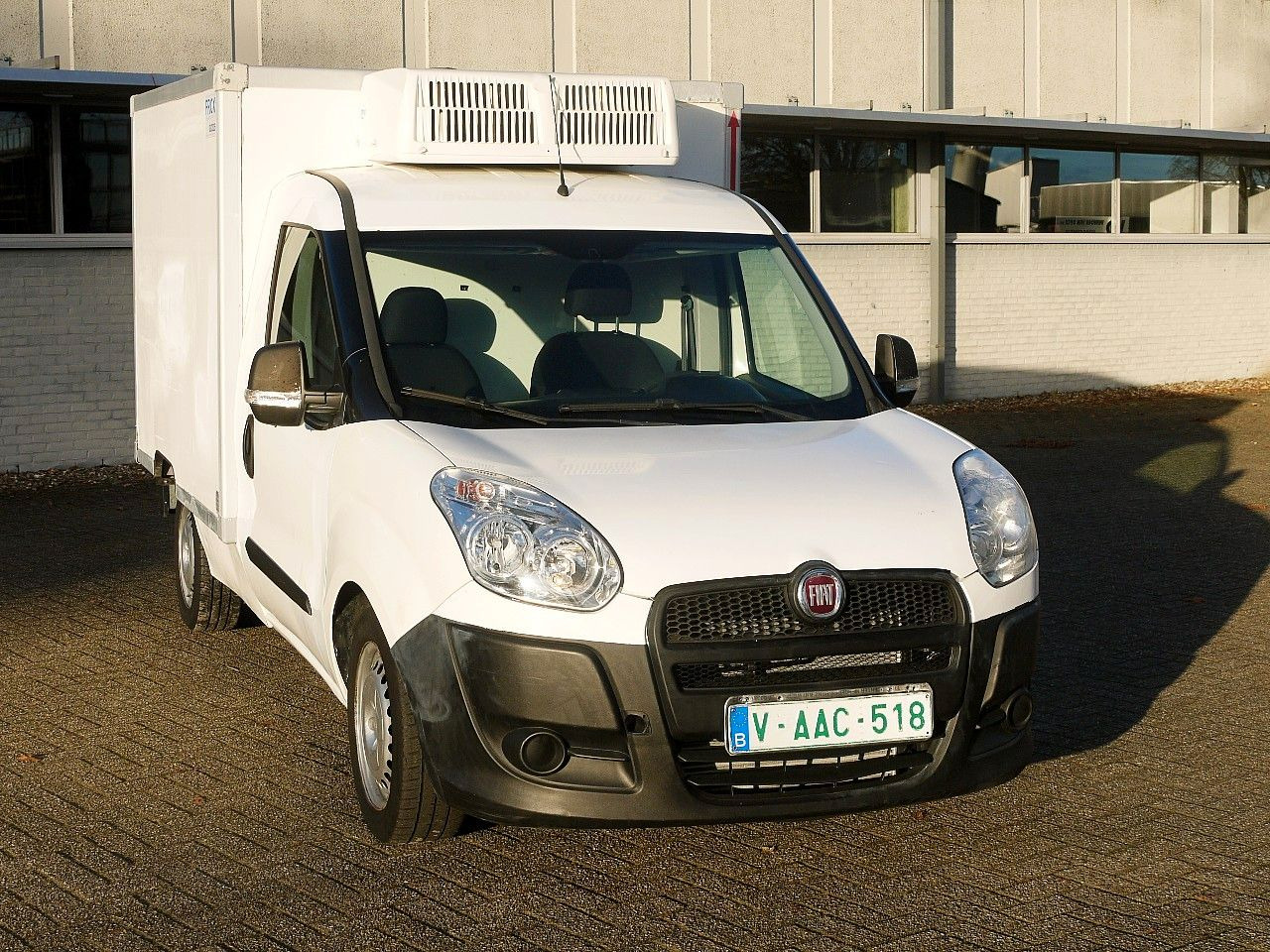 Fiat DOBLO 1.6 KUHLKOFFER CARRIER XARIOS -20 / AIRCO - Komercauto refrižerators: foto 1 Fiat DOBLO 1.6 KUHLKOFFER CARRIER XARIOS -20 / AIRCO - Komercauto refrižerators: foto 1