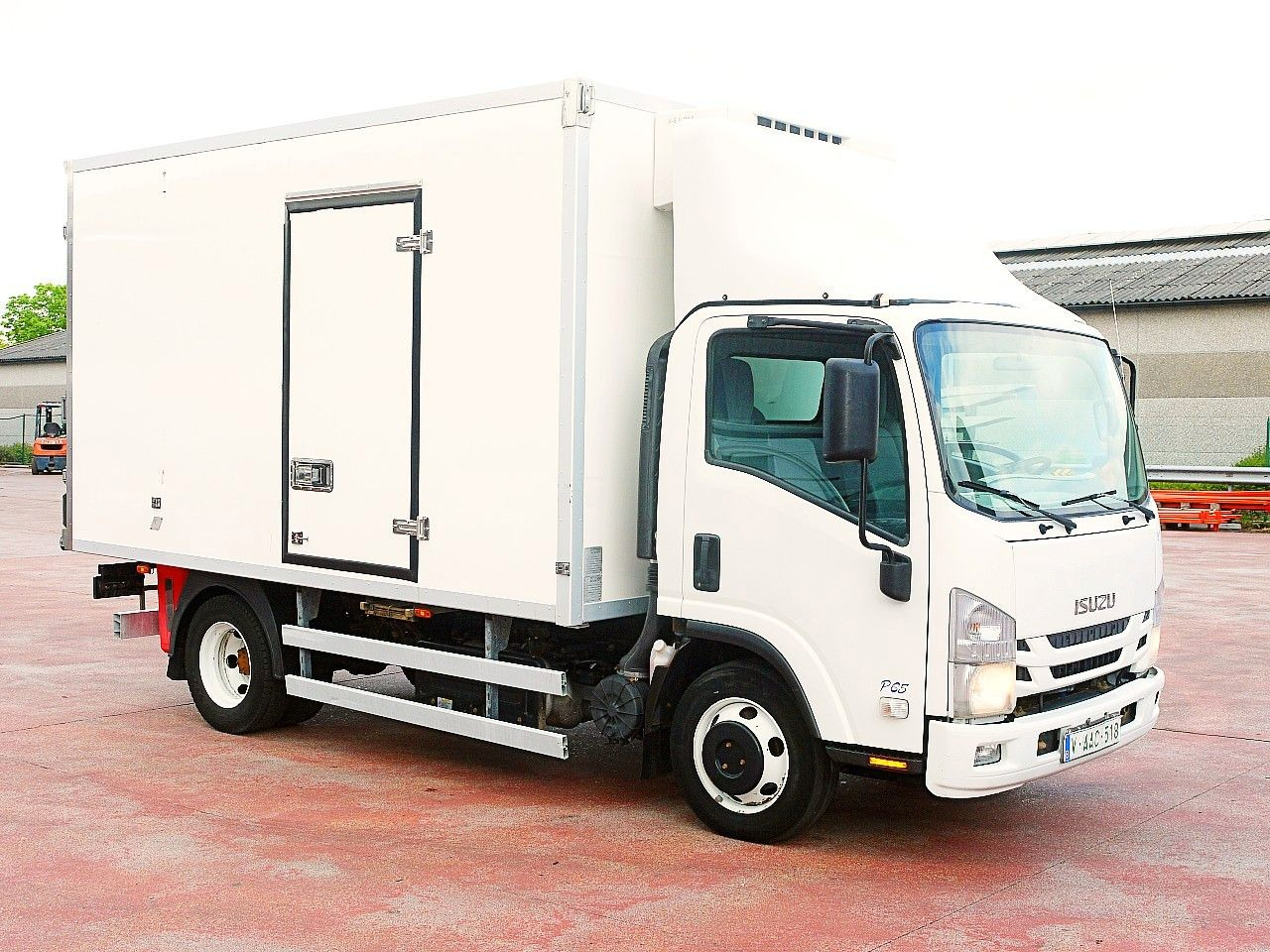 Isuzu N2R 75 KUHLKOFFER THERMOKING V500 MAX €6 - Komercauto refrižerators: foto 2 Isuzu N2R 75 KUHLKOFFER THERMOKING V500 MAX €6 - Komercauto refrižerators: foto 2