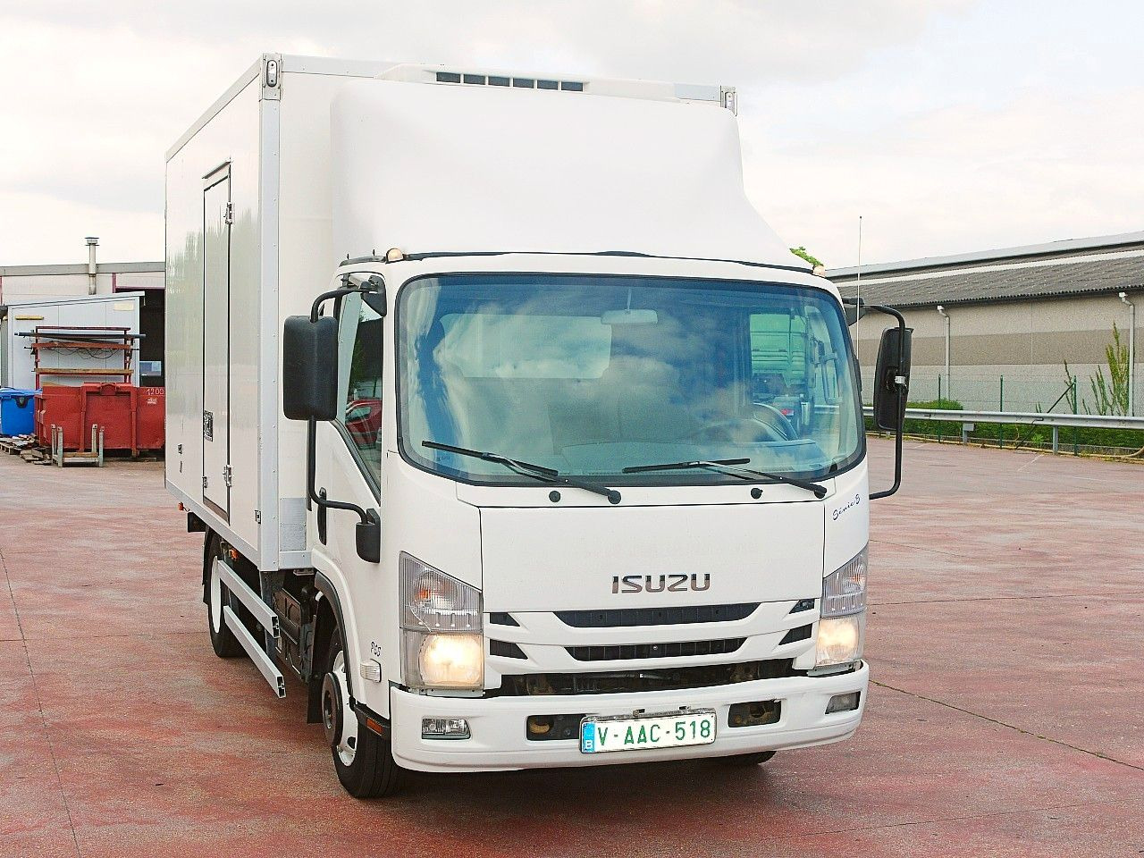 Isuzu N2R 75 KUHLKOFFER THERMOKING V500 MAX €6 - Komercauto refrižerators: foto 1 Isuzu N2R 75 KUHLKOFFER THERMOKING V500 MAX €6 - Komercauto refrižerators: foto 1