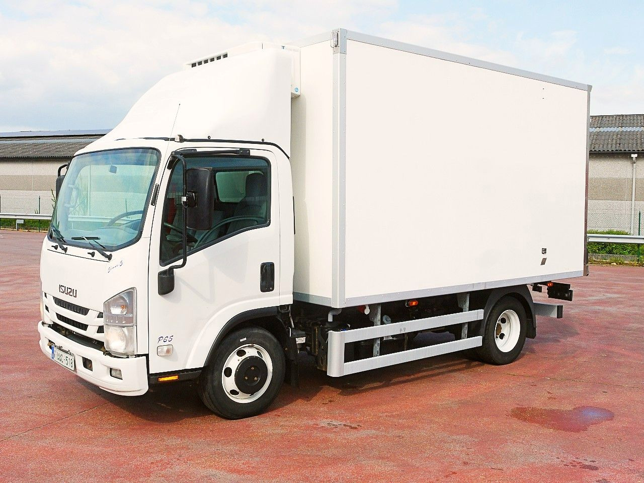Isuzu N2R 75 KUHLKOFFER THERMOKING V500 MAX €6 - Komercauto refrižerators: foto 4 Isuzu N2R 75 KUHLKOFFER THERMOKING V500 MAX €6 - Komercauto refrižerators: foto 4