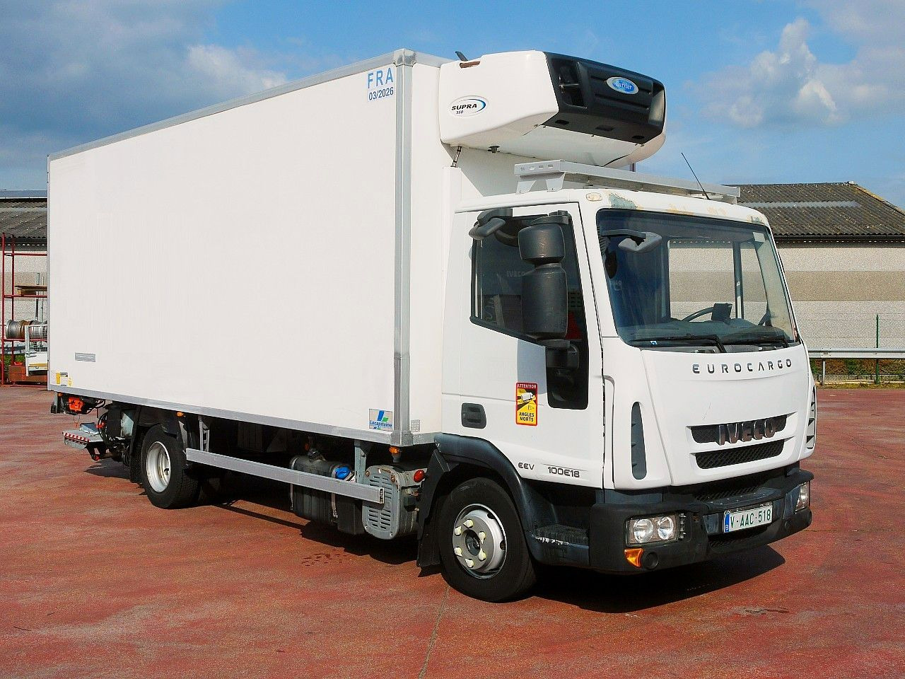Iveco 100E18 EUROCARGO KUHLKOFFER CARRIER SUPRA 175tkm Iveco 100E18 EUROCARGO KUHLKOFFER CARRIER SUPRA 175tkm - Kravas automašīna refrižerators: foto 2 Iveco 100E18 EUROCARGO KUHLKOFFER CARRIER SUPRA 175tkm Iveco 100E18 EUROCARGO KUHLKOFFER CARRIER SUPRA 175tkm - Kravas automašīna refrižerators: foto 2