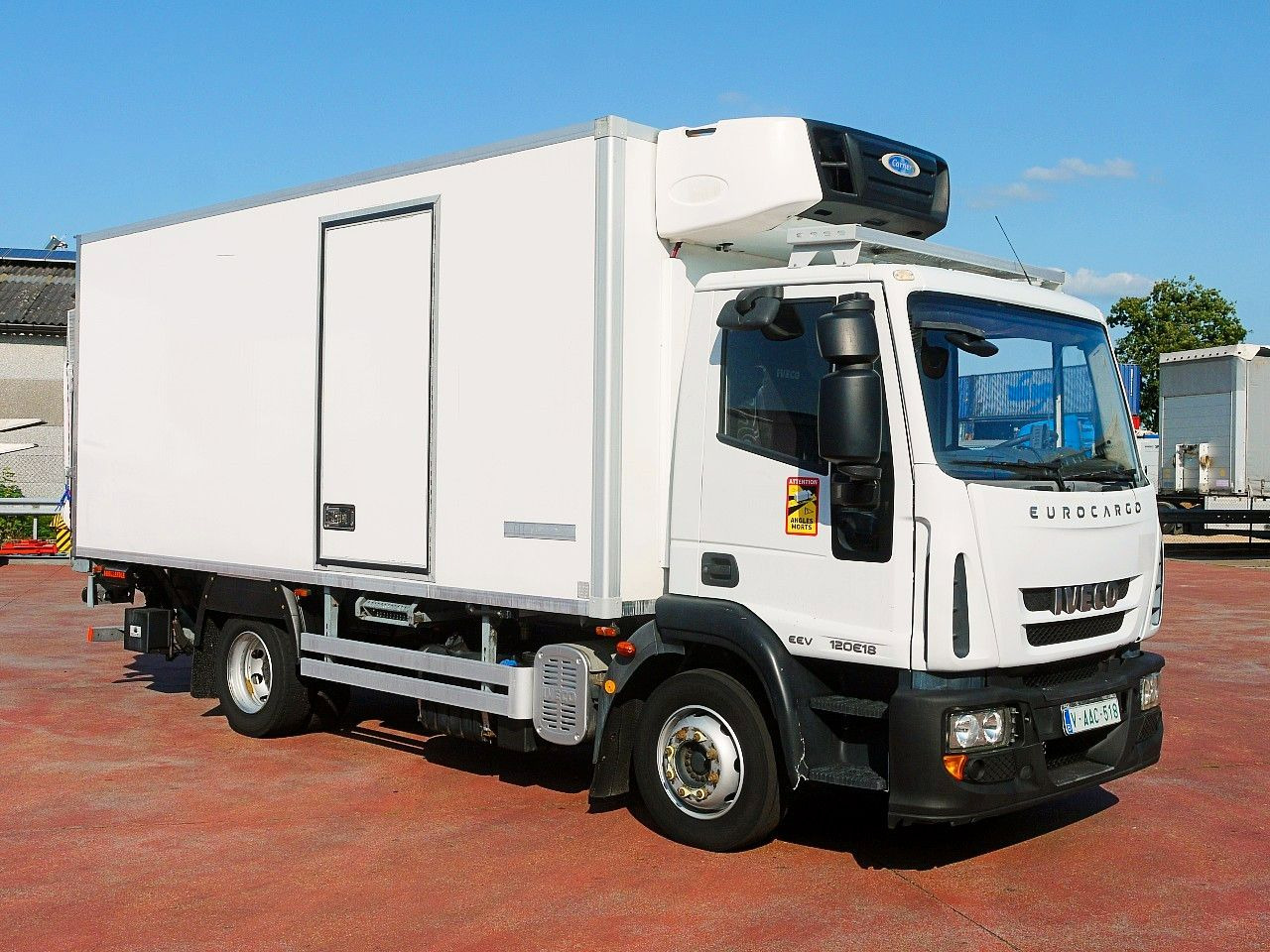 Iveco 120E18 EUROCARGO KUHLKOFFER CARRIER SUPRA 550 - Kravas automašīna refrižerators: foto 2 Iveco 120E18 EUROCARGO KUHLKOFFER CARRIER SUPRA 550 - Kravas automašīna refrižerators: foto 2