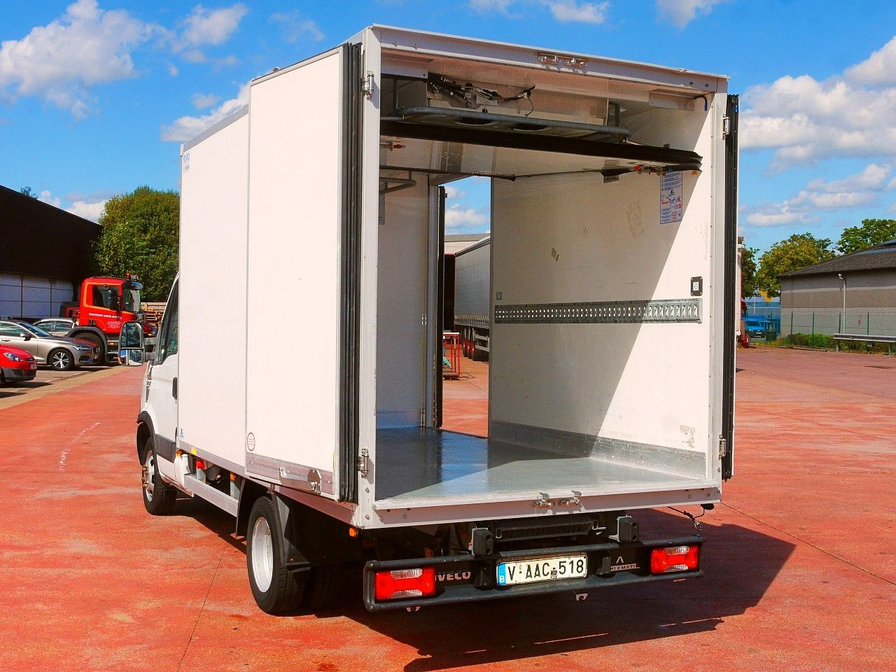 Komercauto refrižerators Iveco 35C13 DAILY KUHLKOFFER CARRIER XARIOS 600 MULTI: foto 8 Komercauto refrižerators Iveco 35C13 DAILY KUHLKOFFER CARRIER XARIOS 600 MULTI: foto 8