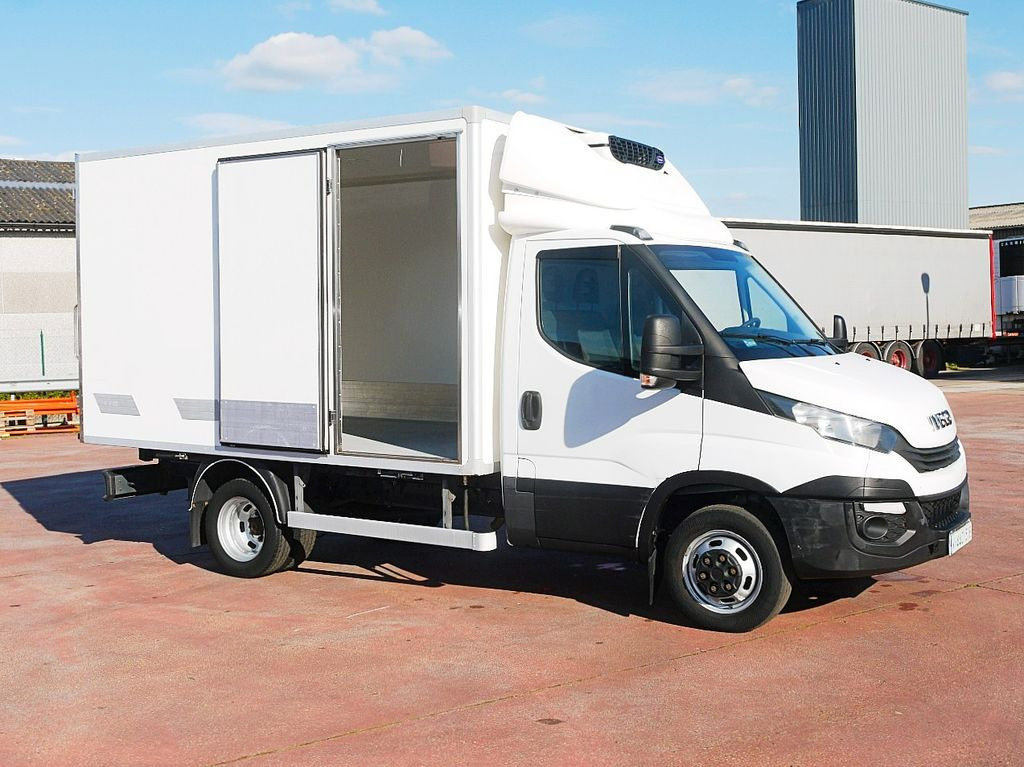 Iveco 35C14 DAILY KUHLKOFFER CARRIER VIENTO A/C - Komercauto refrižerators: foto 3 Iveco 35C14 DAILY KUHLKOFFER CARRIER VIENTO A/C - Komercauto refrižerators: foto 3