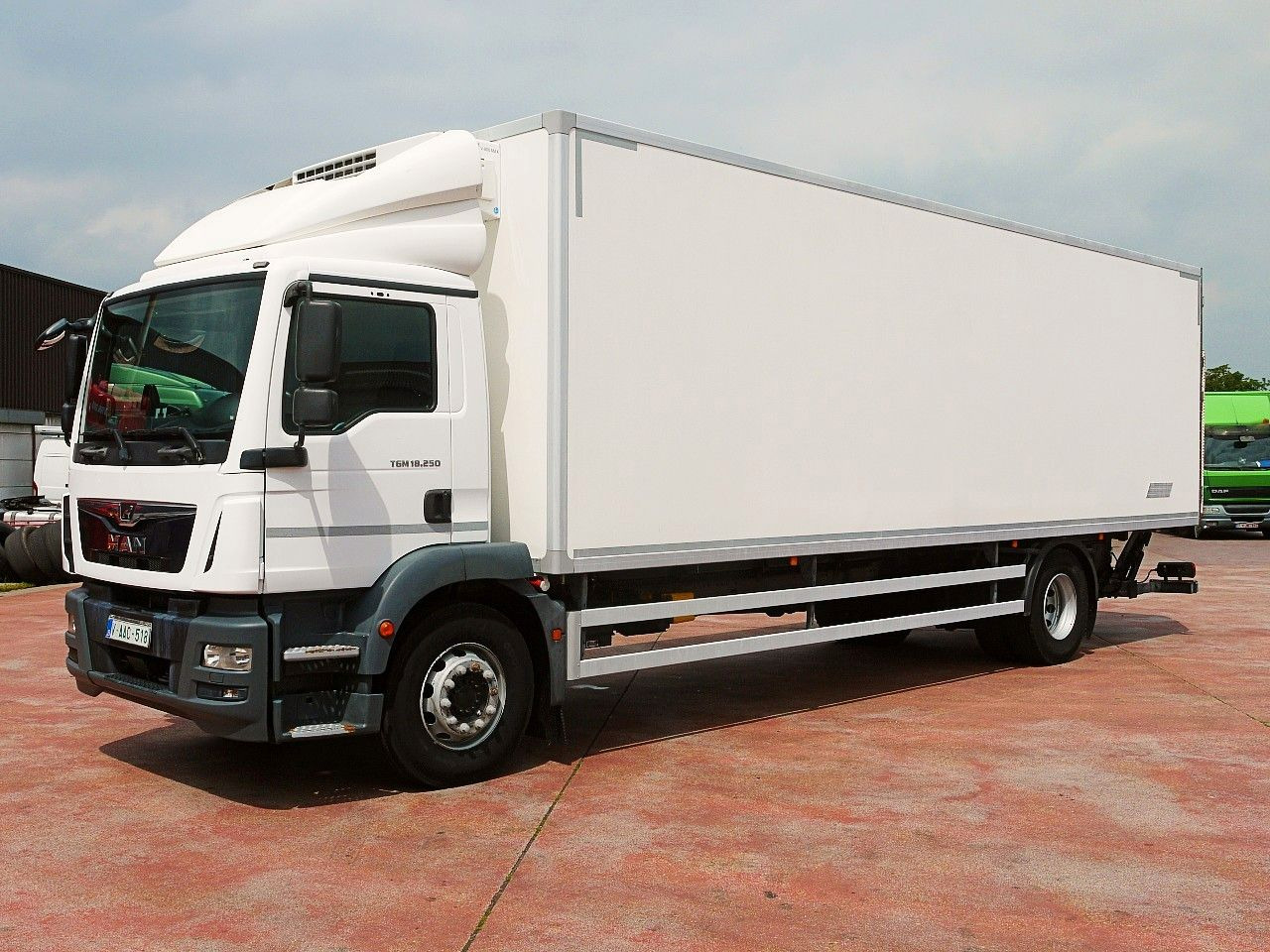 MAN TGM 18.250 KUHLKOFFER THERMOKING V800 MT A/C - Kravas automašīna refrižerators: foto 4 MAN TGM 18.250 KUHLKOFFER THERMOKING V800 MT A/C - Kravas automašīna refrižerators: foto 4