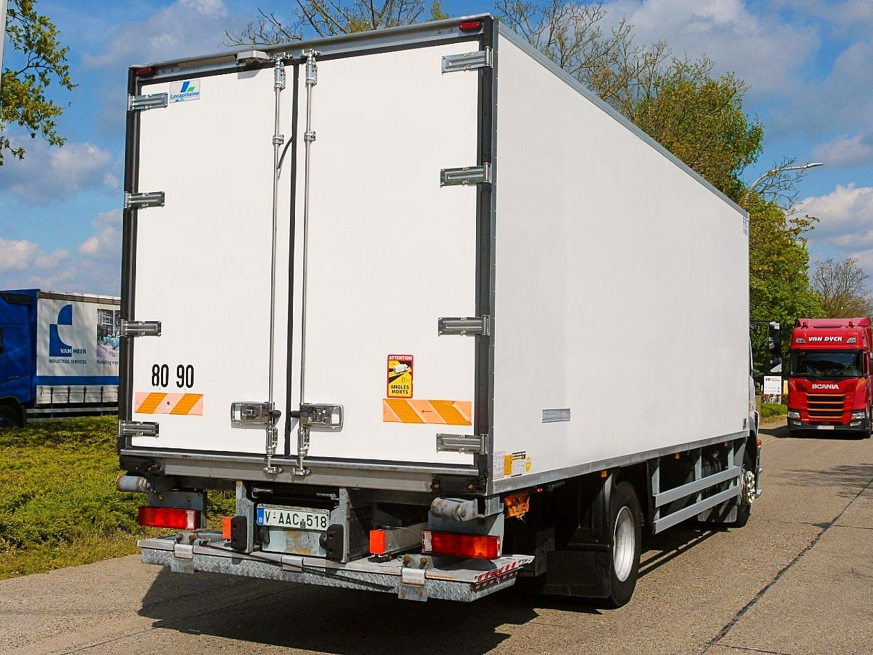 Mercedes-Benz 1829 AXOR FLEISHBAHNEN KUHKOFFER CARRIER SUPRA - Kravas automašīna refrižerators, Kravas auto ar manipulatoru: foto 4 Mercedes-Benz 1829 AXOR FLEISHBAHNEN KUHKOFFER CARRIER SUPRA - Kravas automašīna refrižerators, Kravas auto ar manipulatoru: foto 4