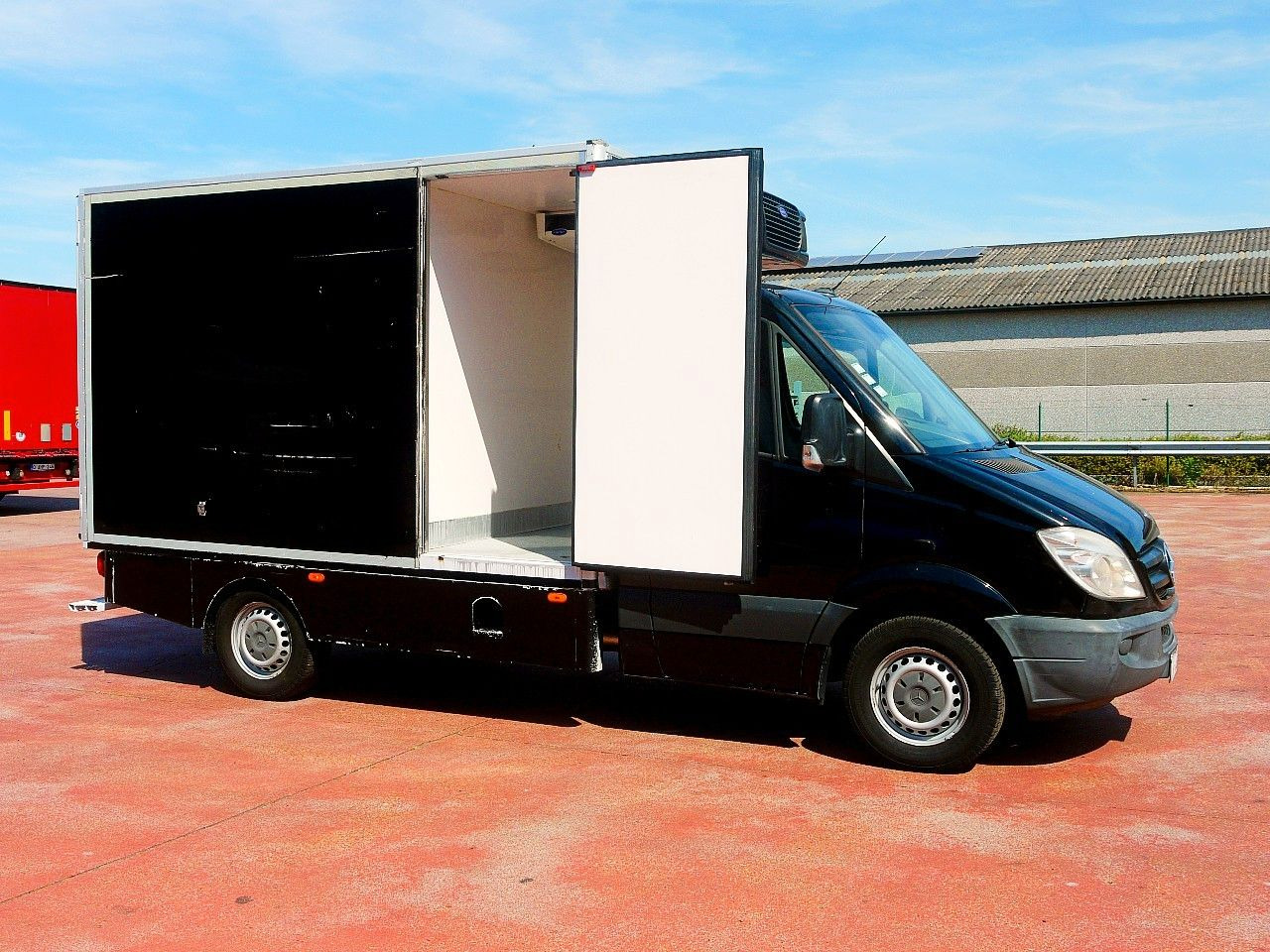 Mercedes-Benz 319 SPRINTER V6 KUHLKOFFER CARRIER PULSOR 600 MT - Komercauto refrižerators: foto 3 Mercedes-Benz 319 SPRINTER V6 KUHLKOFFER CARRIER PULSOR 600 MT - Komercauto refrižerators: foto 3