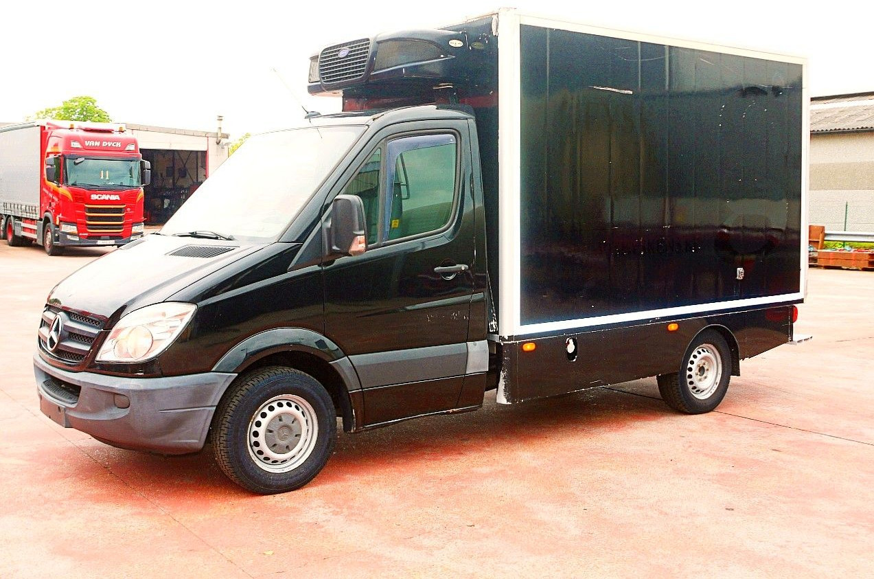 Mercedes-Benz 319 SPRINTER V6 KUHLKOFFER CARRIER PULSOR 600 MT - Komercauto refrižerators: foto 4 Mercedes-Benz 319 SPRINTER V6 KUHLKOFFER CARRIER PULSOR 600 MT - Komercauto refrižerators: foto 4