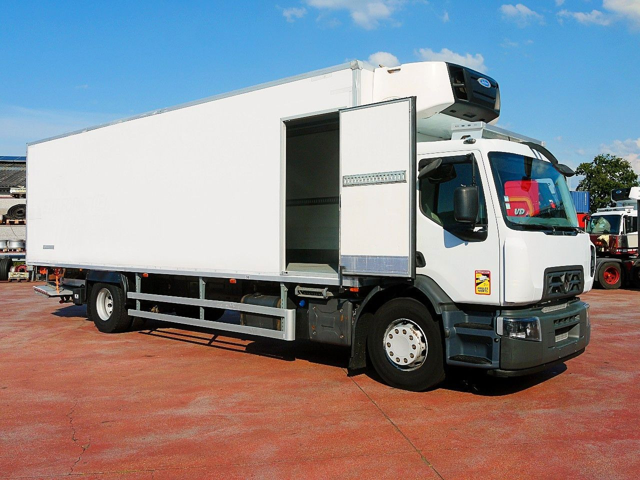 Renault D19.280 KUHLKOFFER CARRIER SUPRA 1150 MT - Kravas automašīna refrižerators: foto 3 Renault D19.280 KUHLKOFFER CARRIER SUPRA 1150 MT - Kravas automašīna refrižerators: foto 3