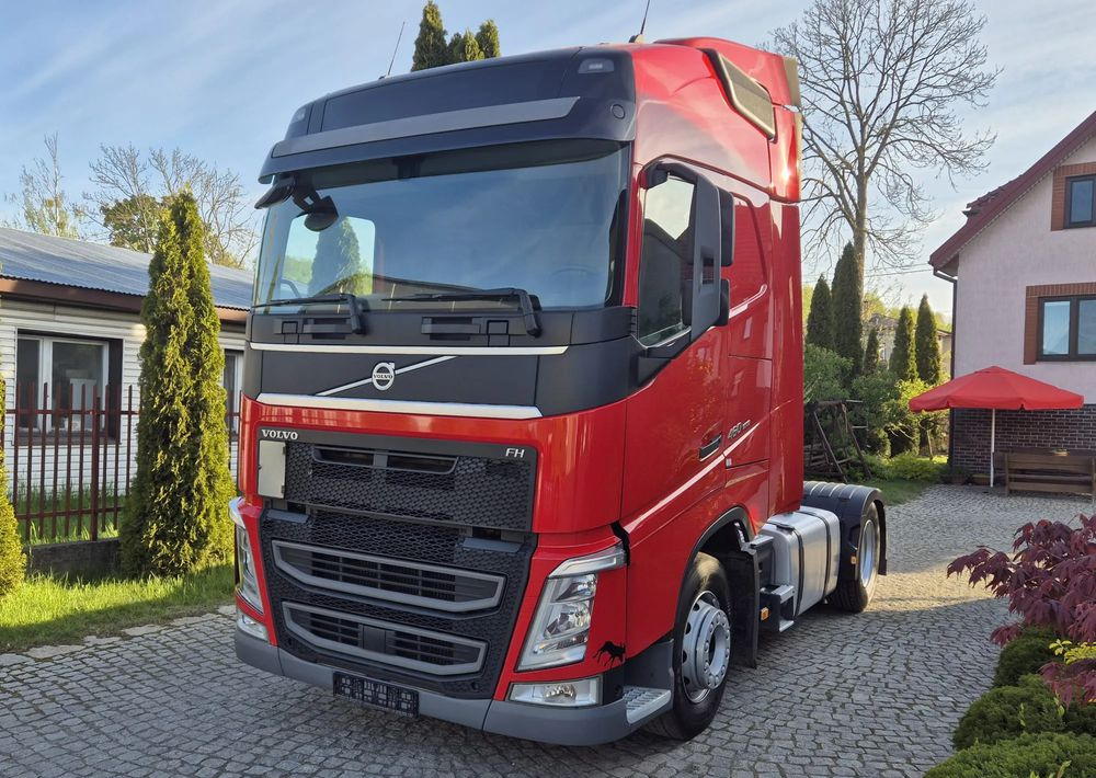 Volvo FH GLOBETROTTER - Vilcējs: foto 1 Volvo FH GLOBETROTTER - Vilcējs: foto 1
