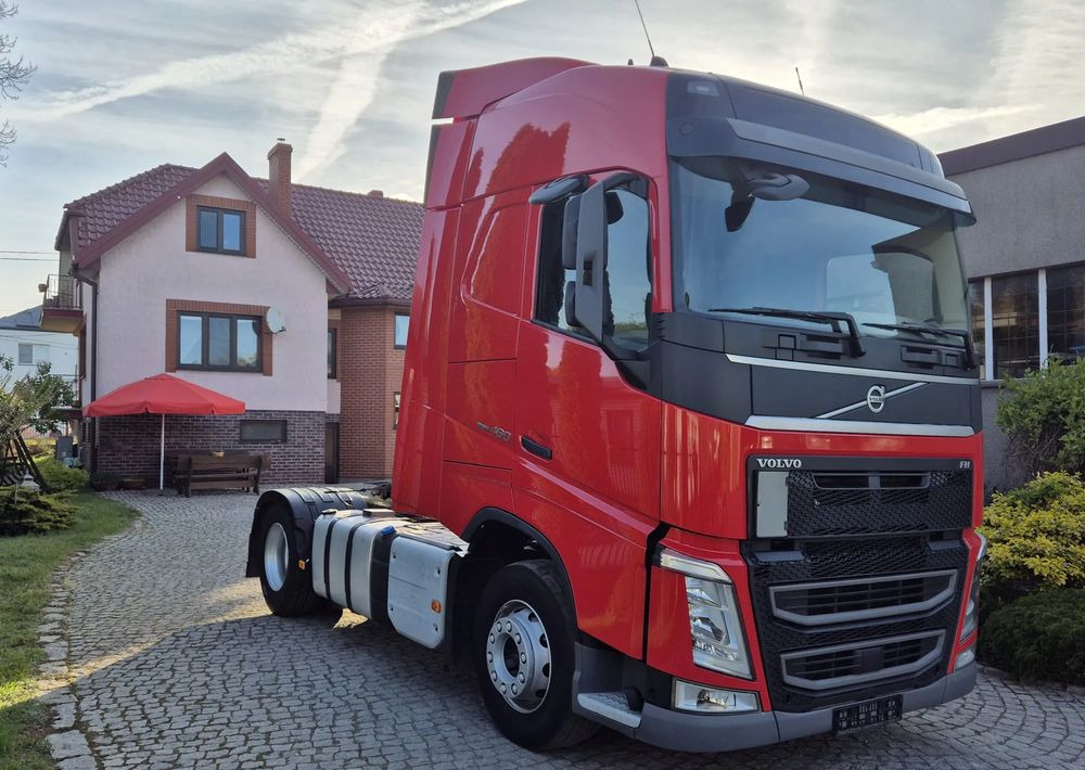 Volvo FH GLOBETROTTER - Vilcējs: foto 3 Volvo FH GLOBETROTTER - Vilcējs: foto 3