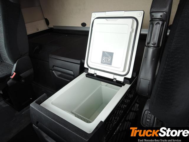 Vilcējs Mercedes-Benz Actros 1843 LS: foto 9