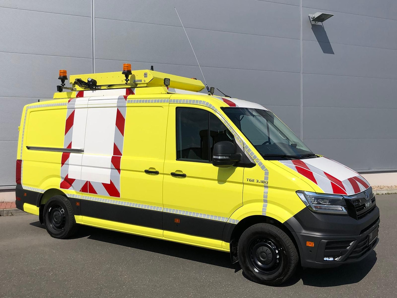 MAN TGE 3.180 L3H2 BF 4 BEGLEITFAHRZEUG ACC LED NAVI - Vieglā automašīna: foto 2 MAN TGE 3.180 L3H2 BF 4 BEGLEITFAHRZEUG ACC LED NAVI - Vieglā automašīna: foto 2