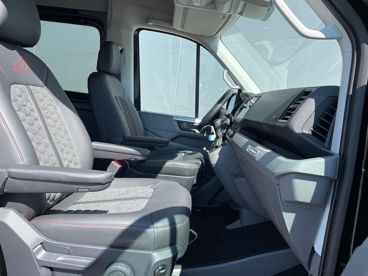 Jaunā Kravas mikroautobuss, Kravas-pasažieru furgons MAN TGE 3.180 L3H3 4x4 MIXTO Individual Lion S ACC: foto 15