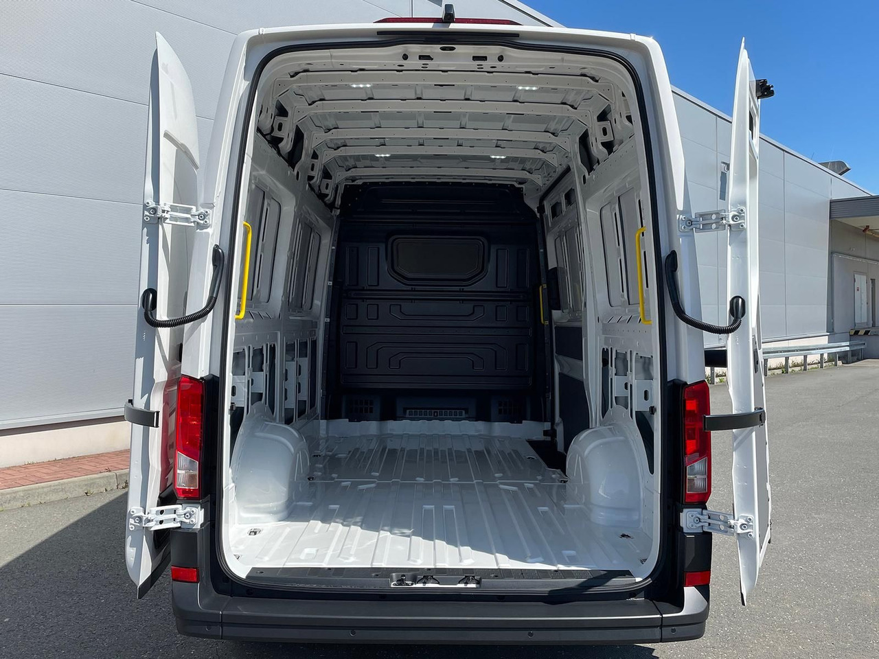 Vieglā automašīna MAN TGE 3.180 L3H3 Kasten STANDHZ ACC NAVI KAMERA: foto 11