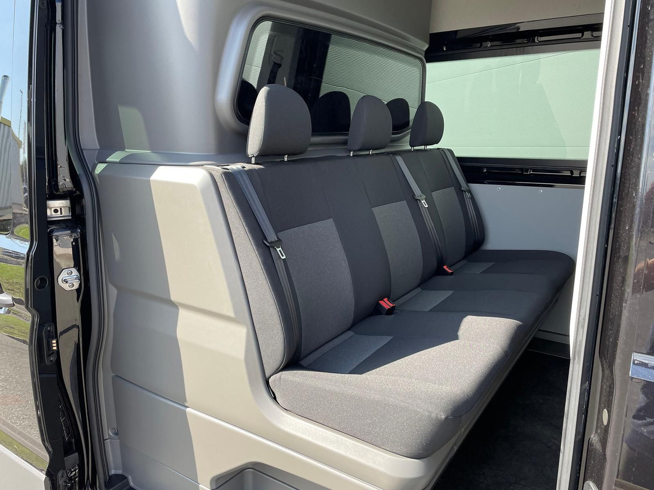 Volkswagen Crafter 35 Kasten PLUS L4H3 6SITZE MIXTO NAV AHK - Kravas mikroautobuss, Kravas-pasažieru furgons: foto 2 Volkswagen Crafter 35 Kasten PLUS L4H3 6SITZE MIXTO NAV AHK - Kravas mikroautobuss, Kravas-pasažieru furgons: foto 2
