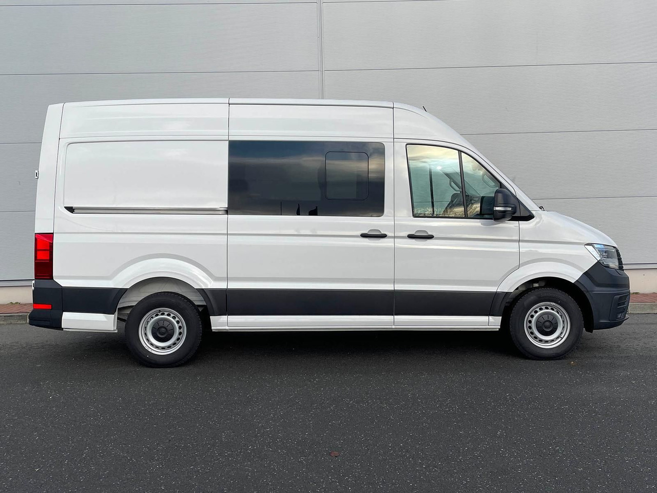 Volkswagen Crafter Kasten 35 L3H3 Autom. NAVI SITZHZ ACC - Pasažieru furgons: foto 5 Volkswagen Crafter Kasten 35 L3H3 Autom. NAVI SITZHZ ACC - Pasažieru furgons: foto 5