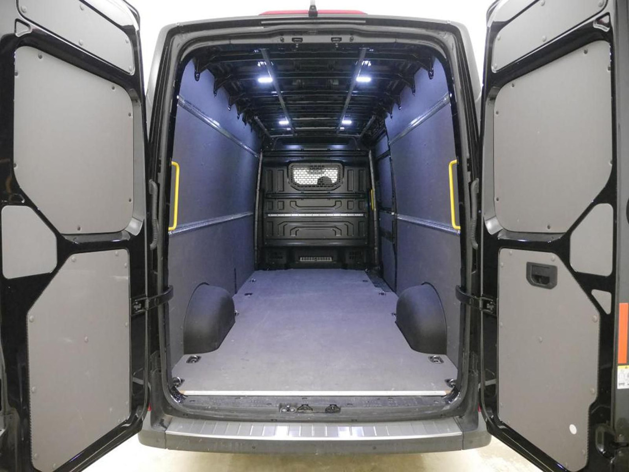 Volkswagen Crafter Kasten 35 L4H3 NAVI DAB PDC KAMERA - Kravas mikroautobuss: foto 4 Volkswagen Crafter Kasten 35 L4H3 NAVI DAB PDC KAMERA - Kravas mikroautobuss: foto 4