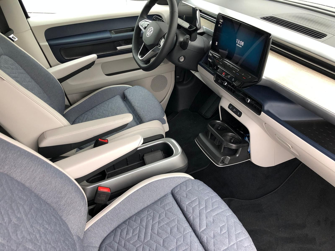 Mikroautobuss, Elektroautobuss Volkswagen ID. Buzz 150 kW Pro AHK ACC MATRIX LED KEYLESS: foto 15