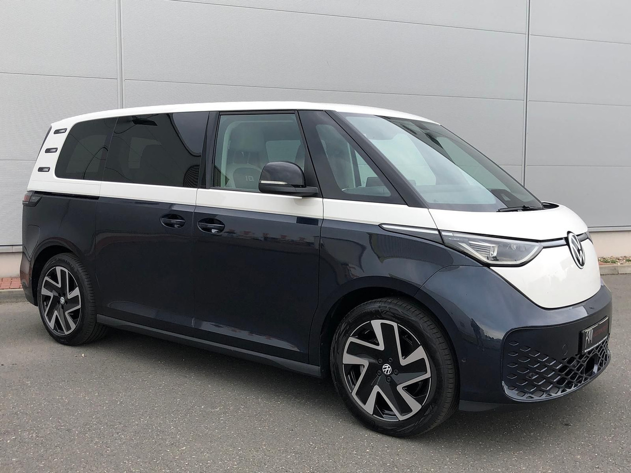 Volkswagen ID. Buzz 150 kW Pro AHK ACC MATRIX LED KEYLESS - Pasažieru furgons, Elektriskais furgons: foto 2 Volkswagen ID. Buzz 150 kW Pro AHK ACC MATRIX LED KEYLESS - Pasažieru furgons, Elektriskais furgons: foto 2