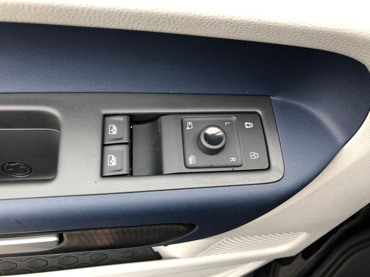 Mikroautobuss, Elektroautobuss Volkswagen ID. Buzz 150 kW Pro AHK ACC MATRIX LED KEYLESS: foto 28