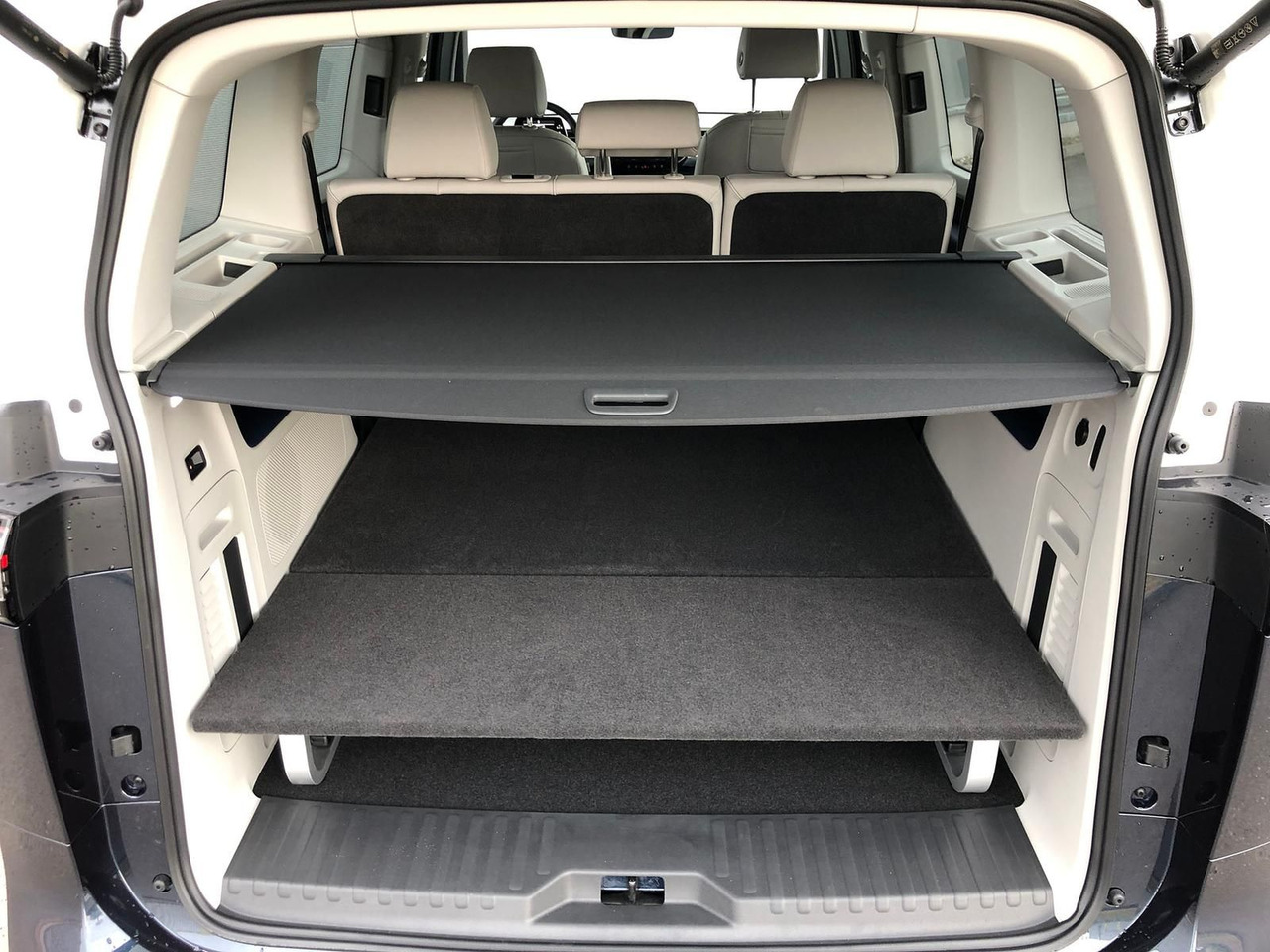 Mikroautobuss, Elektroautobuss Volkswagen ID. Buzz 150 kW Pro AHK ACC MATRIX LED KEYLESS: foto 11