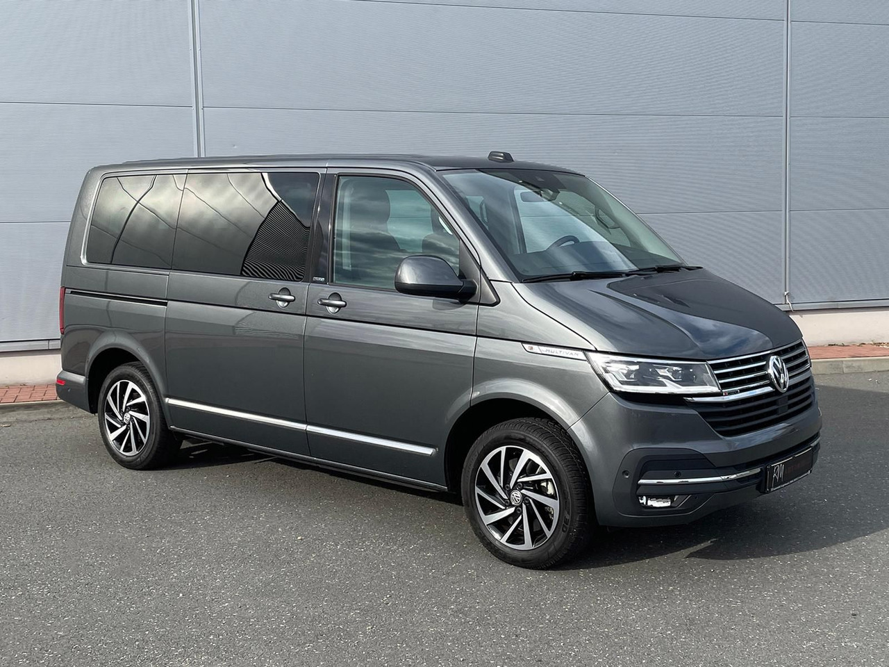 Volkswagen T6.1 Multivan Comfortline 4M ACC KAMERA SITZHZ - Mikroautobuss, Pasažieru furgons: foto 2 Volkswagen T6.1 Multivan Comfortline 4M ACC KAMERA SITZHZ - Mikroautobuss, Pasažieru furgons: foto 2