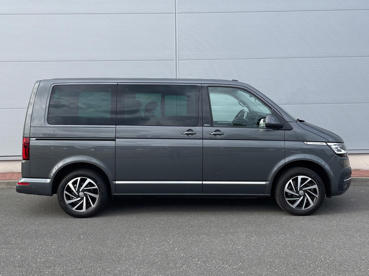 Volkswagen T6.1 Multivan Comfortline 4M ACC KAMERA SITZHZ - Pasažieru furgons: foto 5 Volkswagen T6.1 Multivan Comfortline 4M ACC KAMERA SITZHZ - Pasažieru furgons: foto 5