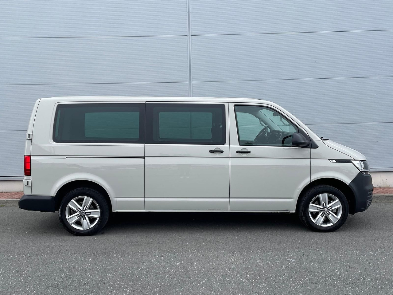 Volkswagen T6.1 Transporter 2.0 TDI lang 4MOTION SITZHZ NAV - Kravas mikroautobuss: foto 5 Volkswagen T6.1 Transporter 2.0 TDI lang 4MOTION SITZHZ NAV - Kravas mikroautobuss: foto 5
