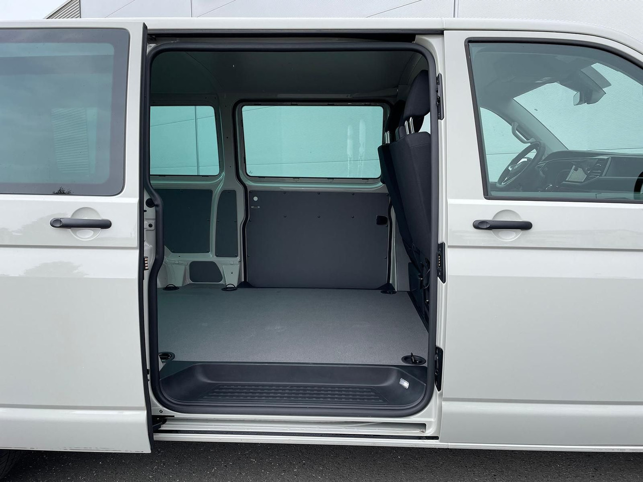 Jaunā Kravas mikroautobuss Volkswagen T6.1 Transporter 2.0 TDI lang 4MOTION SITZHZ NAV: foto 9