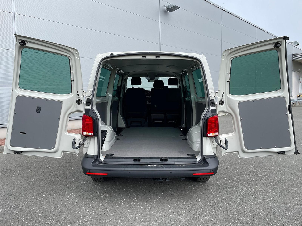 Jaunā Kravas mikroautobuss Volkswagen T6.1 Transporter 2.0 TDI lang 4MOTION SITZHZ NAV: foto 30