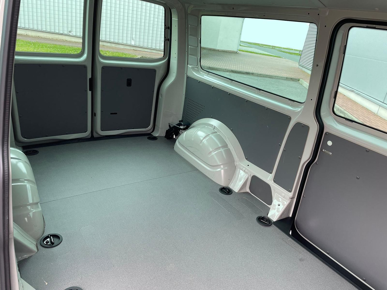 Jaunā Kravas mikroautobuss Volkswagen T6.1 Transporter 2.0 TDI lang 4MOTION SITZHZ NAV: foto 10