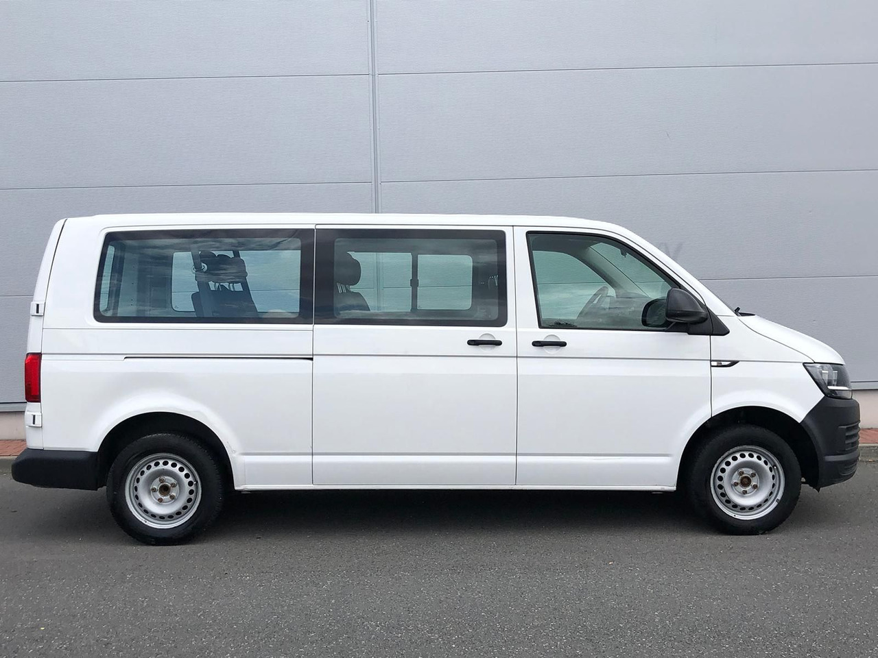 Volkswagen T6 Transporter 2.0 TDI Kombi lang 9-SITZE TEMP - Vieglā automašīna: foto 5 Volkswagen T6 Transporter 2.0 TDI Kombi lang 9-SITZE TEMP - Vieglā automašīna: foto 5