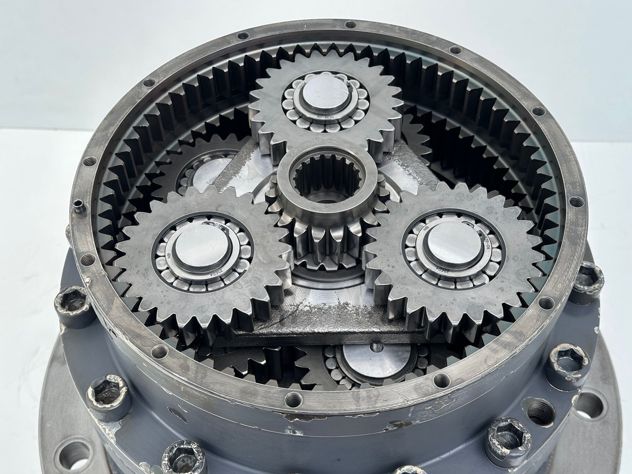 LIEBHERR Original Schwenkantrieb Typ:GFB2160 mit ID-Nr.11657357 – ID-Nr.12204229. R920 S-1545, R920-1545, R922LC-1442, R922 LC-1443, R924 LC-1444, R924 LC-1445. #11657357.04.10# - Pagrieziena reduktors - Kāpurķēžu ekskavators: foto 4 LIEBHERR Original Schwenkantrieb Typ:GFB2160 mit ID-Nr.11657357 – ID-Nr.12204229. R920 S-1545, R920-1545, R922LC-1442, R922 LC-1443, R924 LC-1444, R924 LC-1445. #11657357.04.10# - Pagrieziena reduktors - Kāpurķēžu ekskavators: foto 4