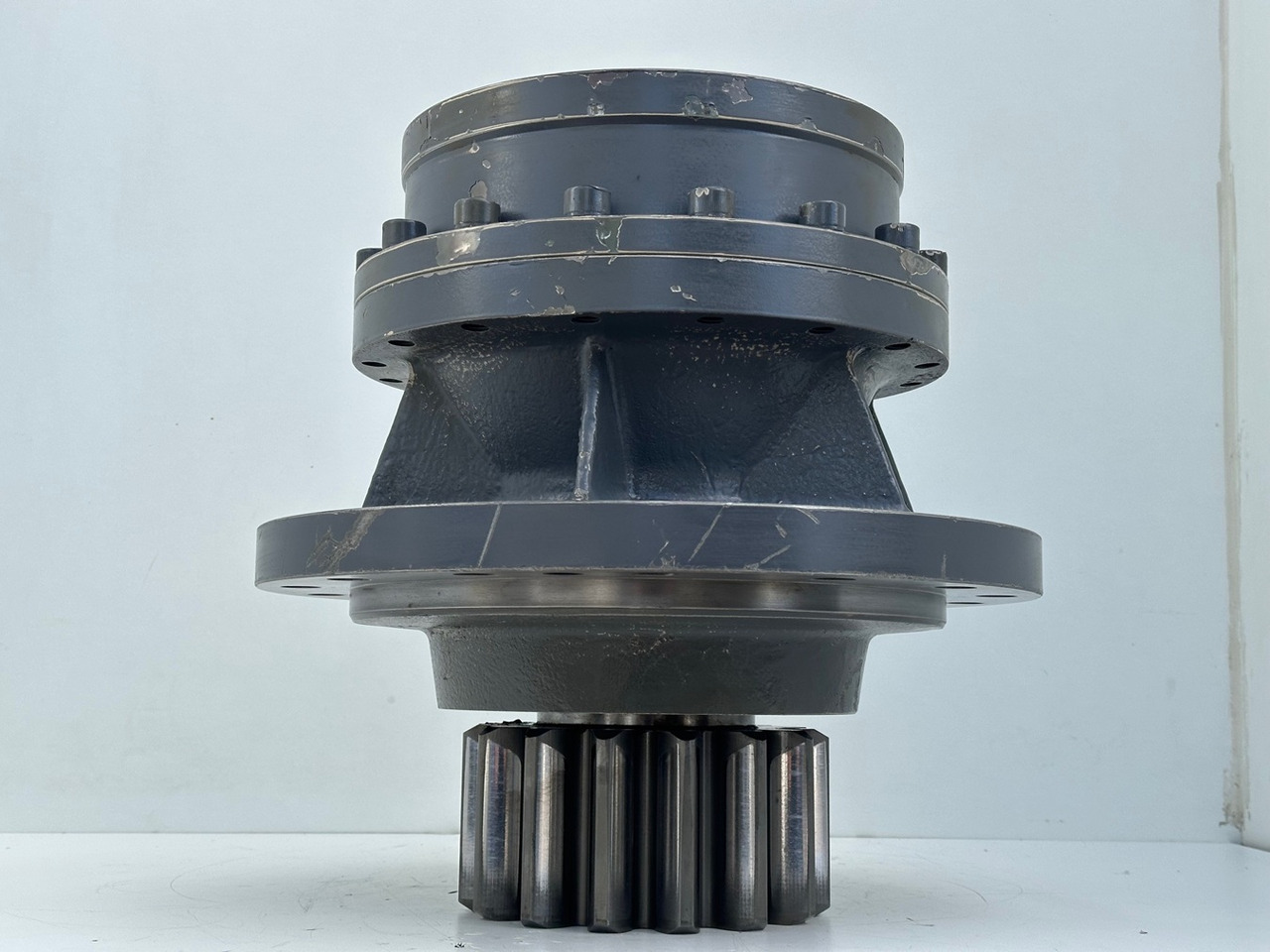 LIEBHERR Original Schwenkantrieb Typ:GFB2160 mit ID-Nr.11657357 – ID-Nr.12204229. R920 S-1545, R920-1545, R922LC-1442, R922 LC-1443, R924 LC-1444, R924 LC-1445. #11657357.04.10# - Pagrieziena reduktors - Kāpurķēžu ekskavators: foto 2 LIEBHERR Original Schwenkantrieb Typ:GFB2160 mit ID-Nr.11657357 – ID-Nr.12204229. R920 S-1545, R920-1545, R922LC-1442, R922 LC-1443, R924 LC-1444, R924 LC-1445. #11657357.04.10# - Pagrieziena reduktors - Kāpurķēžu ekskavators: foto 2