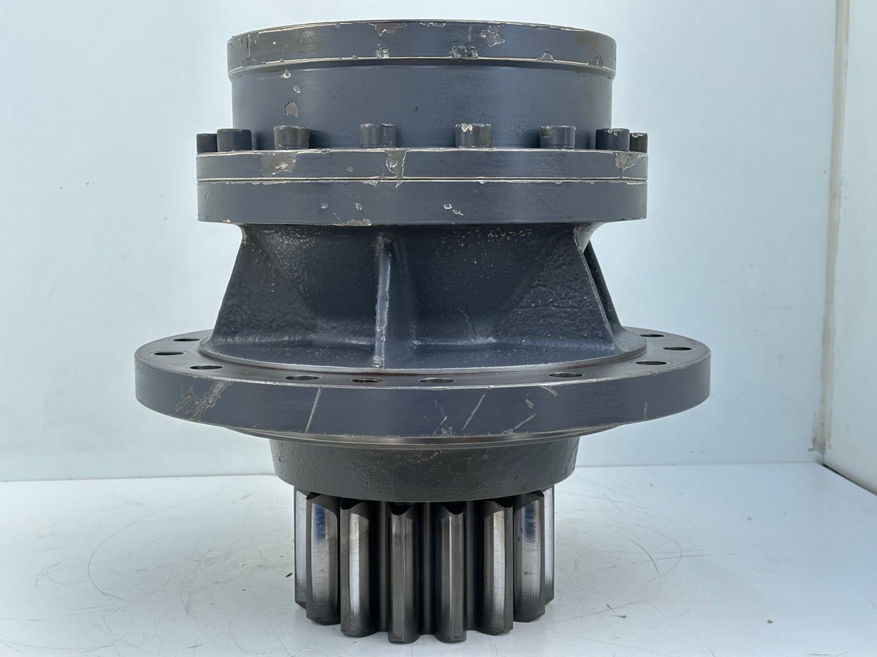 LIEBHERR Original Schwenkantrieb Typ:GFB2160 mit ID-Nr.11657357 – ID-Nr.12204229. R920 S-1545, R920-1545, R922LC-1442, R922 LC-1443, R924 LC-1444, R924 LC-1445. #11657357.04.10# - Pagrieziena reduktors - Kāpurķēžu ekskavators: foto 1 LIEBHERR Original Schwenkantrieb Typ:GFB2160 mit ID-Nr.11657357 – ID-Nr.12204229. R920 S-1545, R920-1545, R922LC-1442, R922 LC-1443, R924 LC-1444, R924 LC-1445. #11657357.04.10# - Pagrieziena reduktors - Kāpurķēžu ekskavators: foto 1