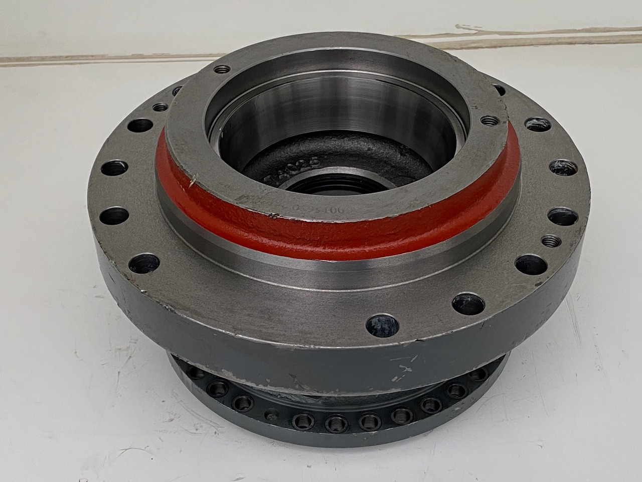 Liebherr Abtriebswellengehäuse ID-Nr.90015650 and Kegelrollenlager ID-Nr.761008503. - Pagrieziena reduktors - Kāpurķēžu ekskavators: foto 5 Liebherr Abtriebswellengehäuse ID-Nr.90015650 and Kegelrollenlager ID-Nr.761008503. - Pagrieziena reduktors - Kāpurķēžu ekskavators: foto 5