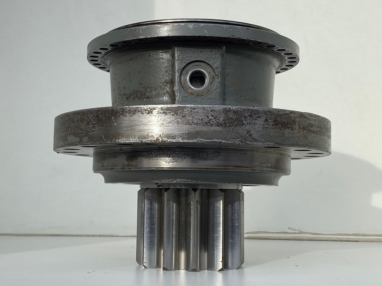 Liebherr Abtriebswellengehäuse ID-Nr.90018934 mit Abtriebswelle ID-Nr.90204999. SAT275/260 - SAT275/261 - SAT275/266 - SAT275/289. #1788#1730# - Pārnesumkārba - Celtniecības tehnika: foto 2 Liebherr Abtriebswellengehäuse ID-Nr.90018934 mit Abtriebswelle ID-Nr.90204999. SAT275/260 - SAT275/261 - SAT275/266 - SAT275/289. #1788#1730# - Pārnesumkārba - Celtniecības tehnika: foto 2