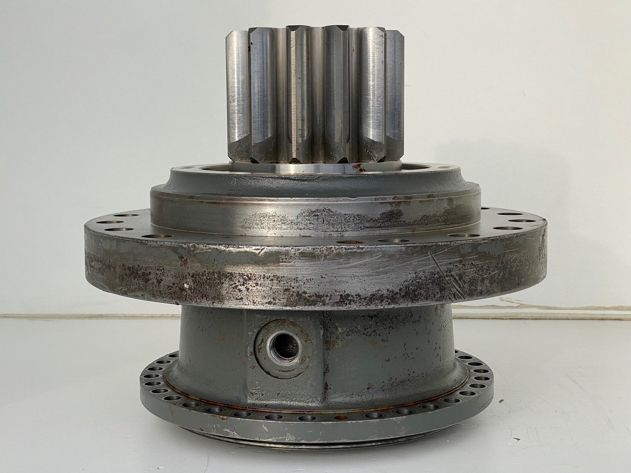 Liebherr Abtriebswellengehäuse ID-Nr.90018934 mit Abtriebswelle ID-Nr.90204999. SAT275/260 - SAT275/261 - SAT275/266 - SAT275/289. #1788#1730# - Pārnesumkārba - Celtniecības tehnika: foto 4 Liebherr Abtriebswellengehäuse ID-Nr.90018934 mit Abtriebswelle ID-Nr.90204999. SAT275/260 - SAT275/261 - SAT275/266 - SAT275/289. #1788#1730# - Pārnesumkārba - Celtniecības tehnika: foto 4