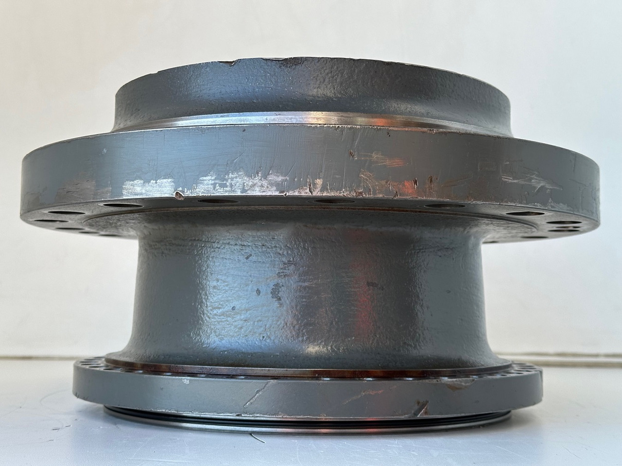 Liebherr Abtriebswellengehäuse ID-Nr.90208566 inkl. beiden Kegelrollenlager ID-Nr.10030908 - ID-Nr.761001903. LH40, LH50, R926, R928, R930. #90208566.137239# - Pagrieziena reduktors - Celtniecības tehnika: foto 5 Liebherr Abtriebswellengehäuse ID-Nr.90208566 inkl. beiden Kegelrollenlager ID-Nr.10030908 - ID-Nr.761001903. LH40, LH50, R926, R928, R930. #90208566.137239# - Pagrieziena reduktors - Celtniecības tehnika: foto 5