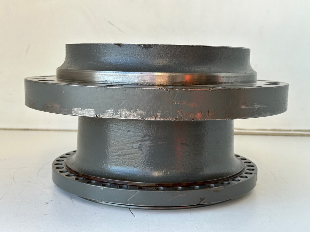 Liebherr Abtriebswellengehäuse ID-Nr.90208566 inkl. beiden Kegelrollenlager ID-Nr.10030908 - ID-Nr.761001903. LH40, LH50, R926, R928, R930. #90208566.137239# - Pagrieziena reduktors - Celtniecības tehnika: foto 4 Liebherr Abtriebswellengehäuse ID-Nr.90208566 inkl. beiden Kegelrollenlager ID-Nr.10030908 - ID-Nr.761001903. LH40, LH50, R926, R928, R930. #90208566.137239# - Pagrieziena reduktors - Celtniecības tehnika: foto 4