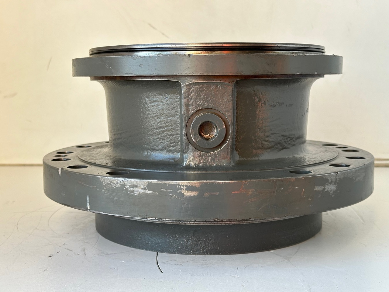 Liebherr Abtriebswellengehäuse ID-Nr.90208566 inkl. beiden Kegelrollenlager ID-Nr.10030908 - ID-Nr.761001903. LH40, LH50, R926, R928, R930. #90208566.137239# - Pagrieziena reduktors - Celtniecības tehnika: foto 1 Liebherr Abtriebswellengehäuse ID-Nr.90208566 inkl. beiden Kegelrollenlager ID-Nr.10030908 - ID-Nr.761001903. LH40, LH50, R926, R928, R930. #90208566.137239# - Pagrieziena reduktors - Celtniecības tehnika: foto 1