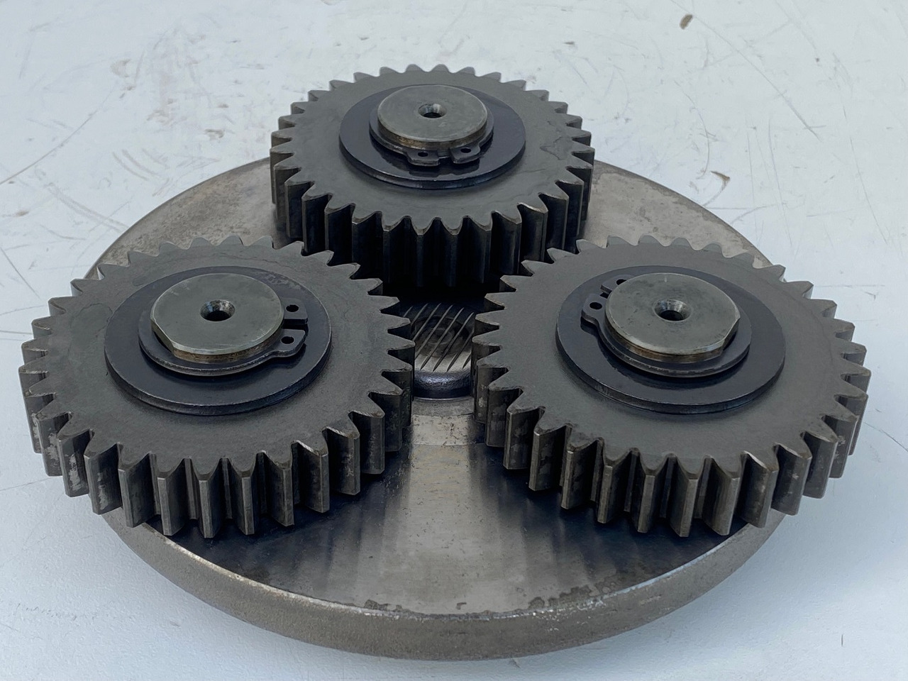 Liebherr Bonfiglioli Reduktionstufe ID-Nr.5007334. A308, A310, A312, A900 ZW, R308, R310, R312. #RE27.05# - Pagrieziena reduktors - Riteņu ekskavators: foto 2 Liebherr Bonfiglioli Reduktionstufe ID-Nr.5007334. A308, A310, A312, A900 ZW, R308, R310, R312. #RE27.05# - Pagrieziena reduktors - Riteņu ekskavators: foto 2