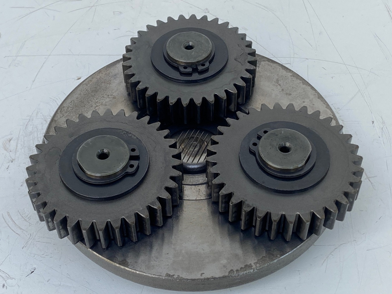 Liebherr Bonfiglioli Reduktionstufe ID-Nr.5007334. A308, A310, A312, A900 ZW, R308, R310, R312. #RE27.05# - Pagrieziena reduktors - Riteņu ekskavators: foto 1 Liebherr Bonfiglioli Reduktionstufe ID-Nr.5007334. A308, A310, A312, A900 ZW, R308, R310, R312. #RE27.05# - Pagrieziena reduktors - Riteņu ekskavators: foto 1