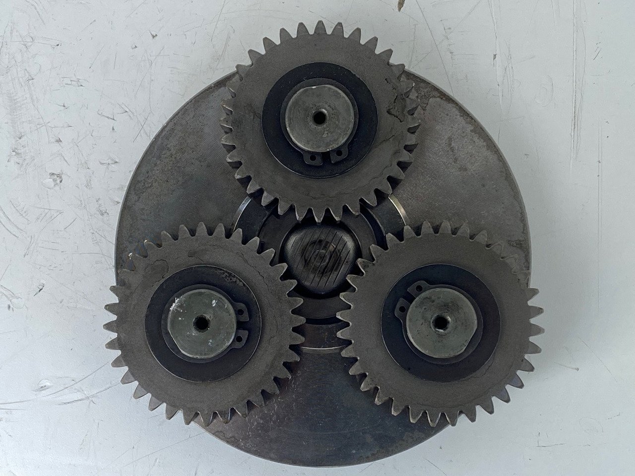 Liebherr Bonfiglioli Reduktionstufe ID-Nr.5007334. A308, A310, A312, A900 ZW, R308, R310, R312. #RE27.05# - Pagrieziena reduktors - Riteņu ekskavators: foto 3 Liebherr Bonfiglioli Reduktionstufe ID-Nr.5007334. A308, A310, A312, A900 ZW, R308, R310, R312. #RE27.05# - Pagrieziena reduktors - Riteņu ekskavators: foto 3