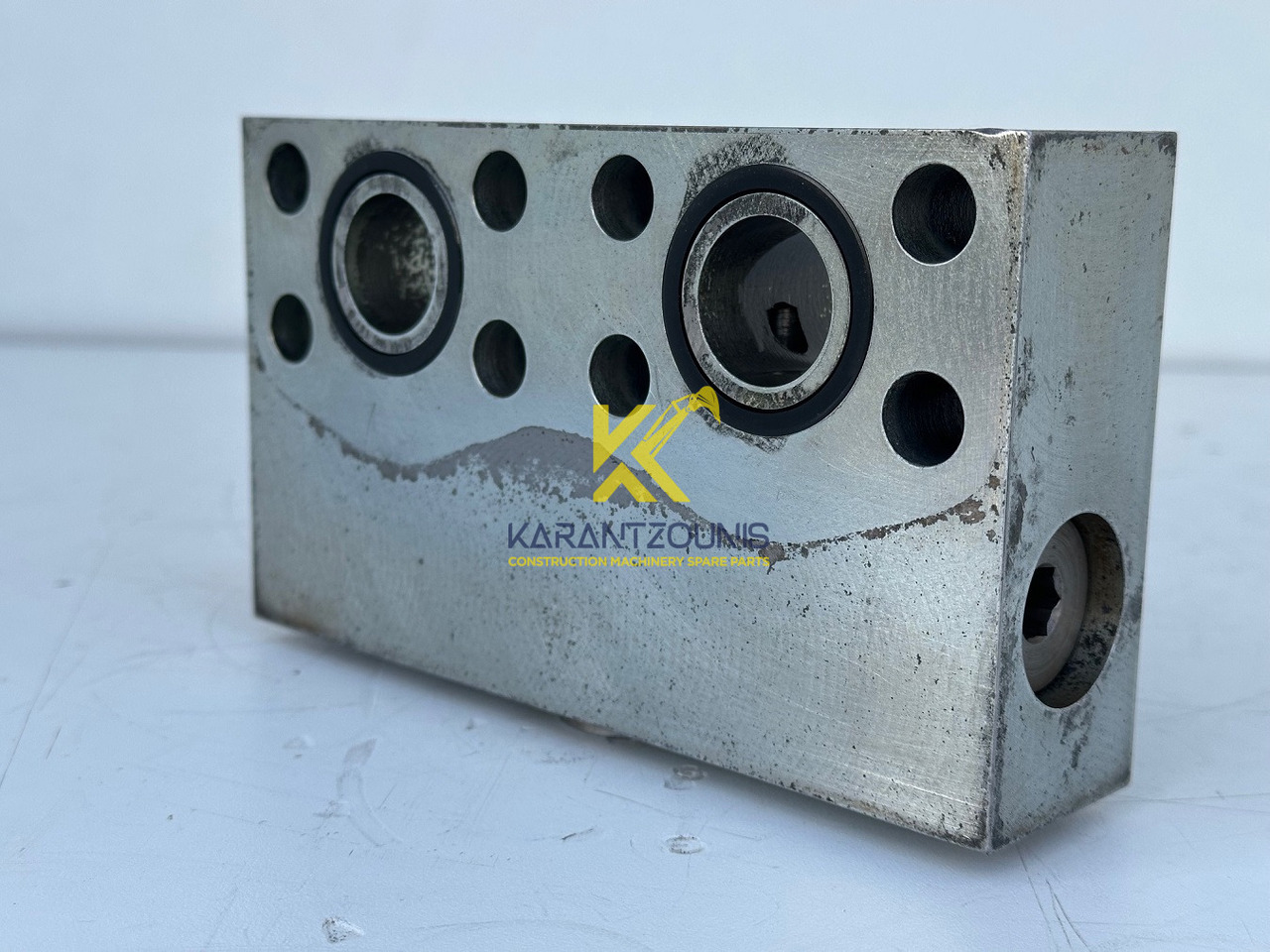 Liebherr Dämpfungsventil ID-Nr.10121777. P924 COMP, P926, R926, R916, R922, R924 COMP, R924, R926 COMP, R926, R930, R936, R946, R950 T, R960 T. #10121777.43199# - Pagrieziena reduktors - Celtniecības tehnika: foto 3 Liebherr Dämpfungsventil ID-Nr.10121777. P924 COMP, P926, R926, R916, R922, R924 COMP, R924, R926 COMP, R926, R930, R936, R946, R950 T, R960 T. #10121777.43199# - Pagrieziena reduktors - Celtniecības tehnika: foto 3