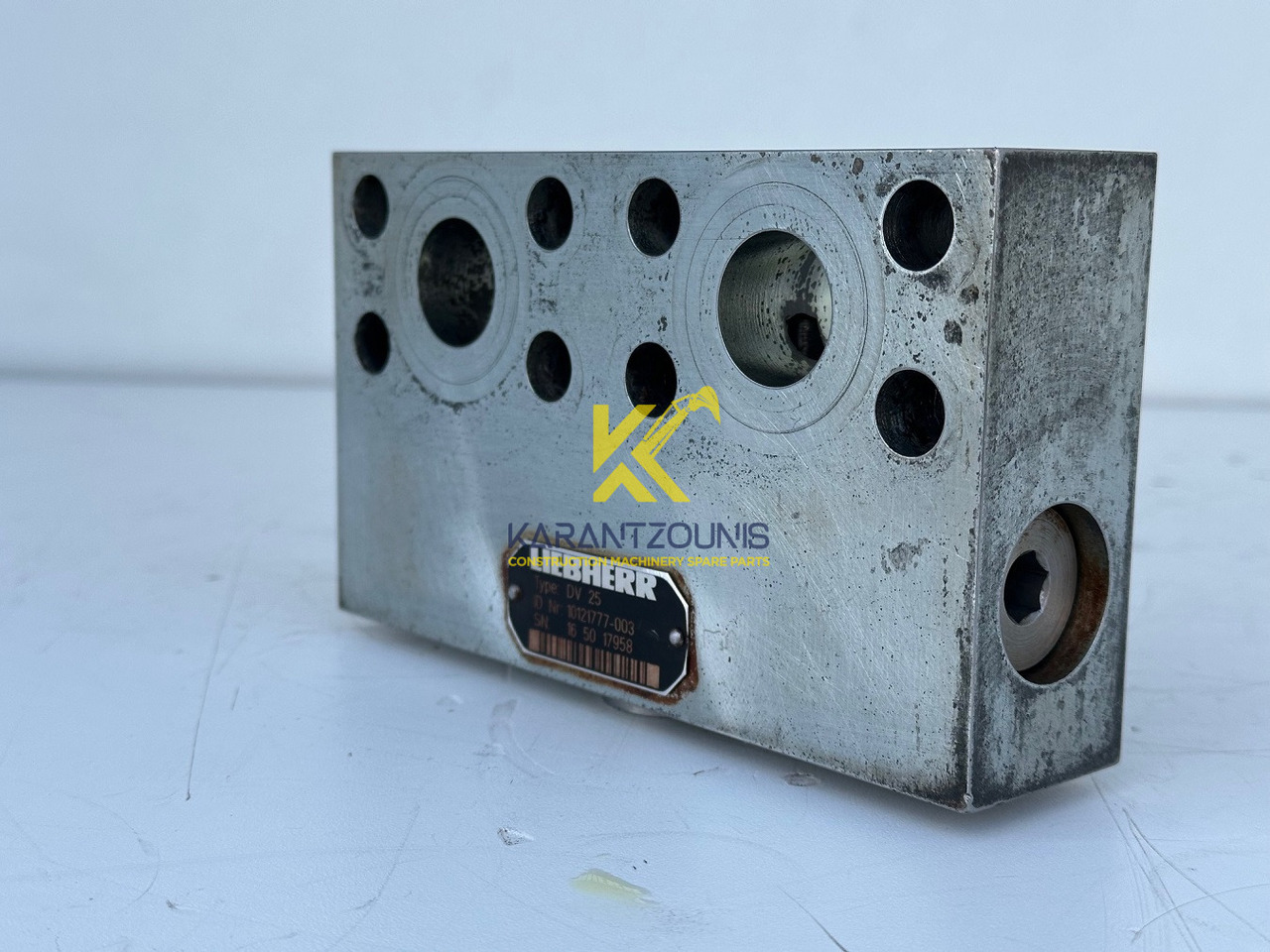 Liebherr Dämpfungsventil ID-Nr.10121777. P924 COMP, P926, R926, R916, R922, R924 COMP, R924, R926 COMP, R926, R930, R936, R946, R950 T, R960 T. #10121777.43199# - Pagrieziena reduktors - Celtniecības tehnika: foto 1 Liebherr Dämpfungsventil ID-Nr.10121777. P924 COMP, P926, R926, R916, R922, R924 COMP, R924, R926 COMP, R926, R930, R936, R946, R950 T, R960 T. #10121777.43199# - Pagrieziena reduktors - Celtniecības tehnika: foto 1