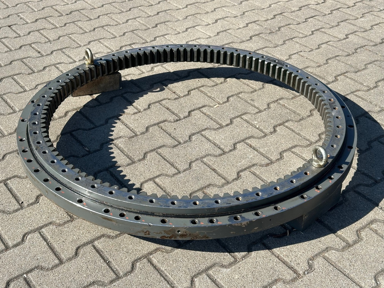 Liebherr Drehkranz - Kugeldrehverbindung Typ:KUD34VJ009-000. ID-Nr.90213287. R914RAIL,R914COMP,R914K-S,R914K-STD,R918LC,R918NLC,R918XLC,R920K-LC,R920K-NLC. #90213287.21155# - Devēja gredzens - Celtniecības tehnika: foto 1 Liebherr Drehkranz - Kugeldrehverbindung Typ:KUD34VJ009-000. ID-Nr.90213287. R914RAIL,R914COMP,R914K-S,R914K-STD,R918LC,R918NLC,R918XLC,R920K-LC,R920K-NLC. #90213287.21155# - Devēja gredzens - Celtniecības tehnika: foto 1