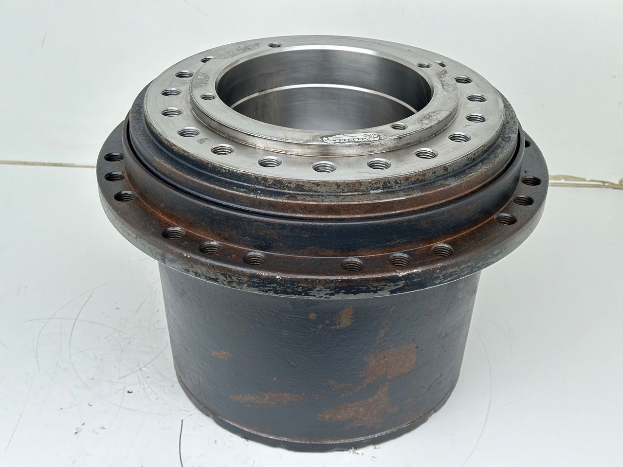 Liebherr Fahrantrieb FAT355P076. ID-Nr.969455101 - ID-Nr.969524001 - ID-Nr.90022900. LO1916, LOS916, R906, R916, R922, R924. #969455101.1647# - Sānpārvads - Celtniecības tehnika: foto 1 Liebherr Fahrantrieb FAT355P076. ID-Nr.969455101 - ID-Nr.969524001 - ID-Nr.90022900. LO1916, LOS916, R906, R916, R922, R924. #969455101.1647# - Sānpārvads - Celtniecības tehnika: foto 1