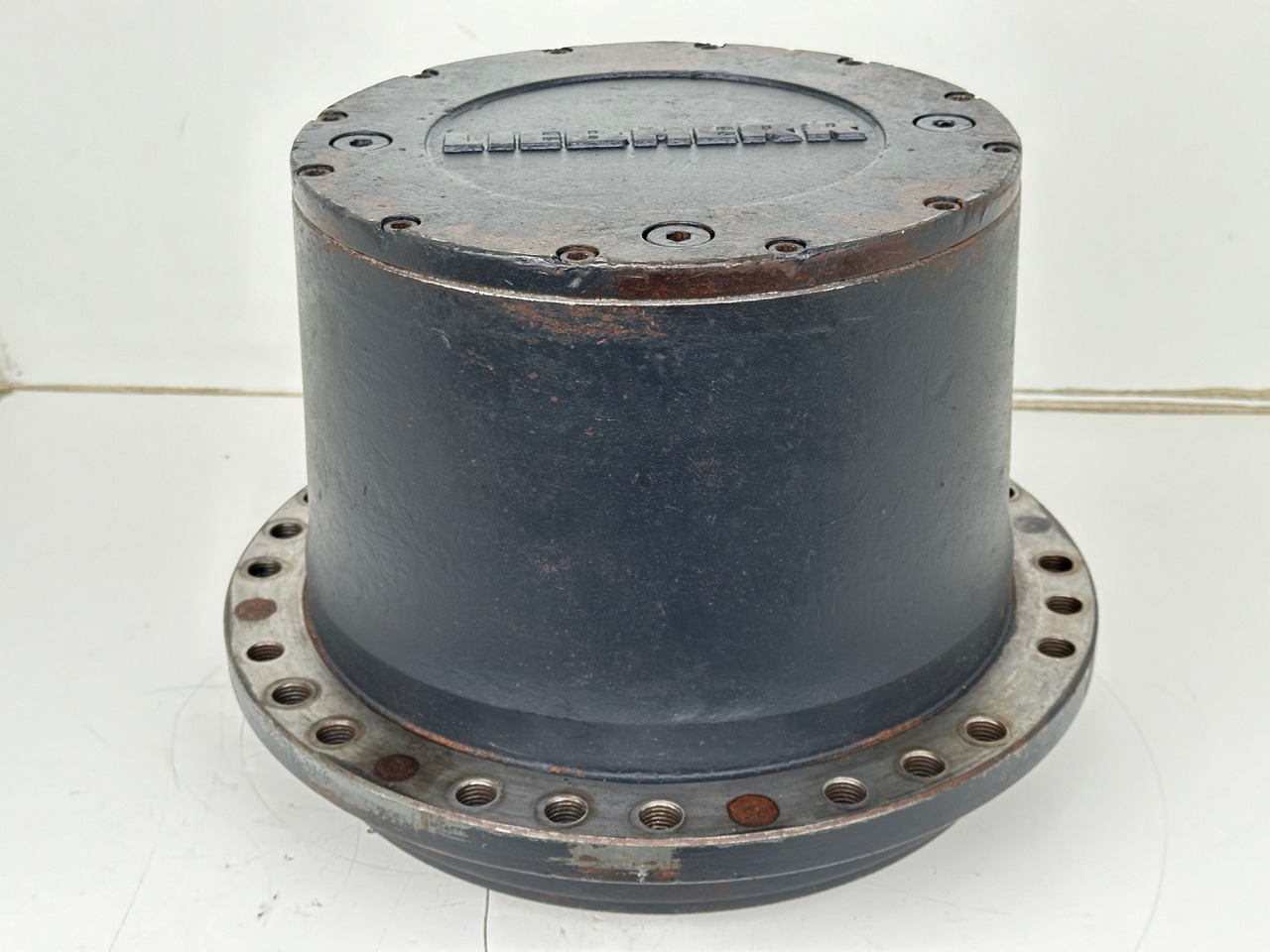 Liebherr Fahrantrieb FAT355P076. ID-Nr.969455101 - ID-Nr.969524001 - ID-Nr.90022900. LO1916, LOS916, R906, R916, R922, R924. #969455101.1647# - Sānpārvads - Celtniecības tehnika: foto 4 Liebherr Fahrantrieb FAT355P076. ID-Nr.969455101 - ID-Nr.969524001 - ID-Nr.90022900. LO1916, LOS916, R906, R916, R922, R924. #969455101.1647# - Sānpārvads - Celtniecības tehnika: foto 4